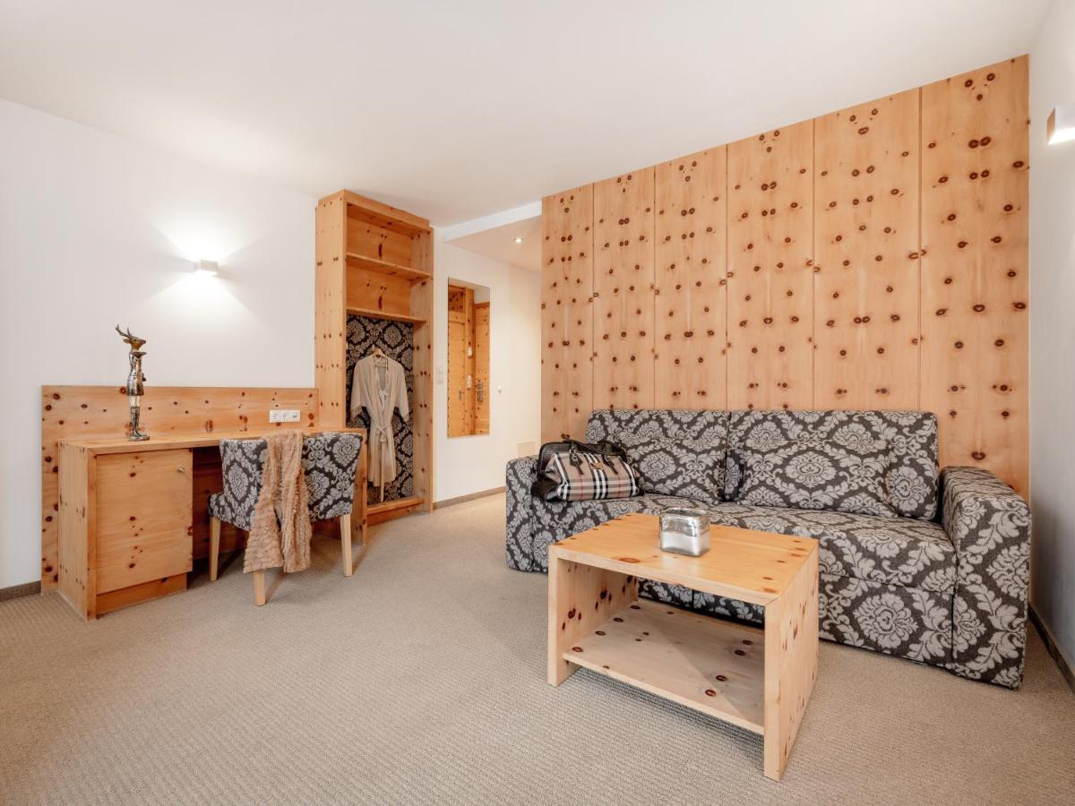 Alpen-Comfort-Hotel Central ナウダース エクステリア 写真