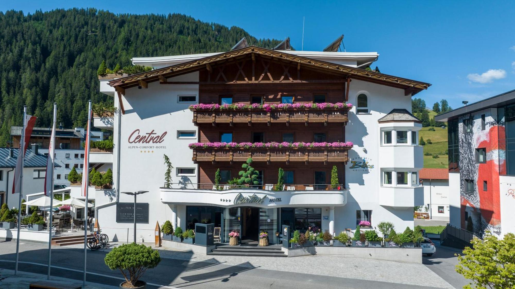 Alpen-Comfort-Hotel Central ナウダース エクステリア 写真