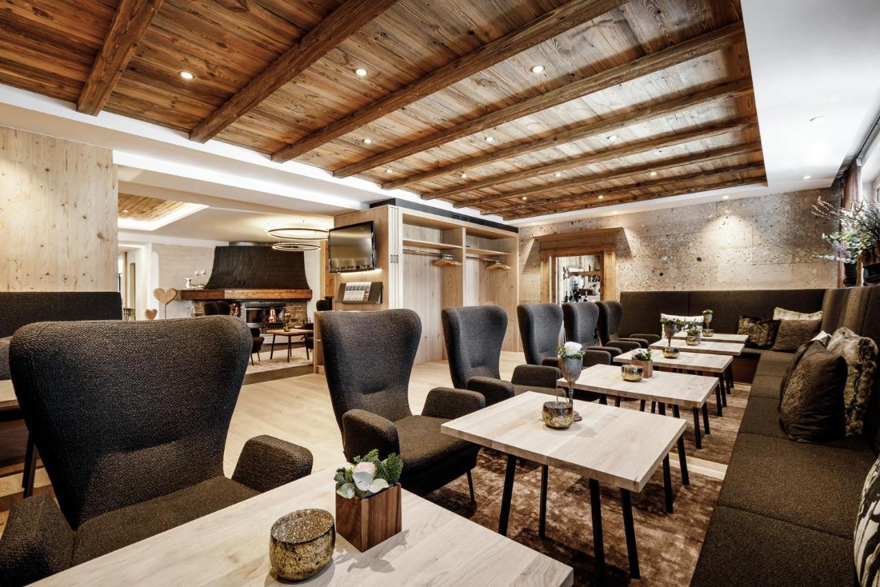 Alpen-Comfort-Hotel Central ナウダース エクステリア 写真